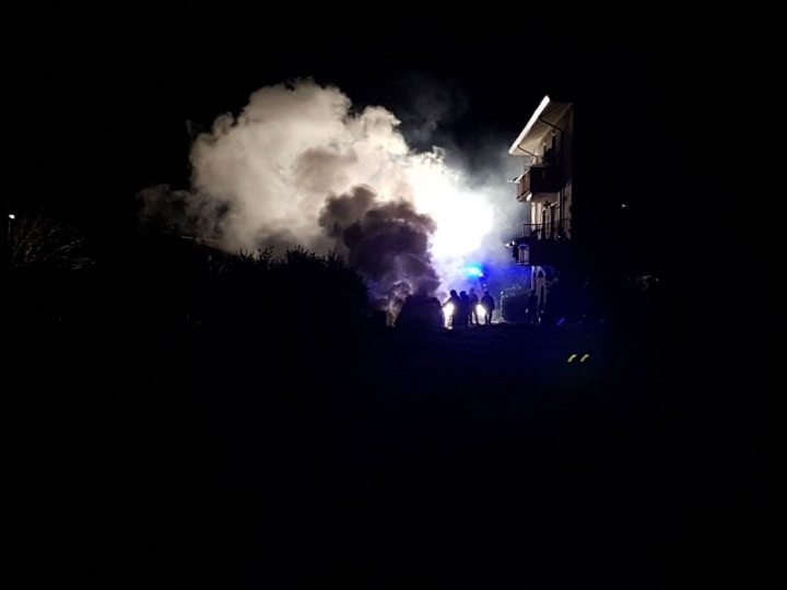 Castelnuovo, automobile in fiamme (Foto)