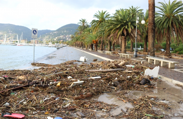 Vento a 170 km/h, il day after di Spezia: ecco il videotour dei danni (Video)